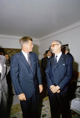 Photograph of John Kennedy and Arturo Frondizi