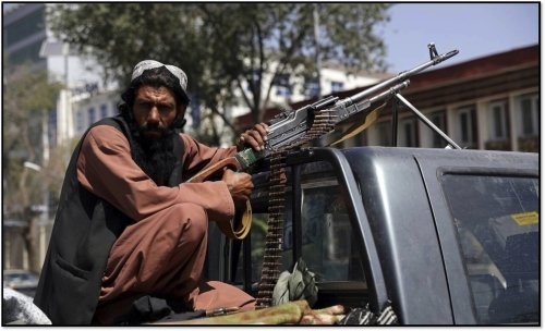 Taliban fighter Kabul Aug 2021